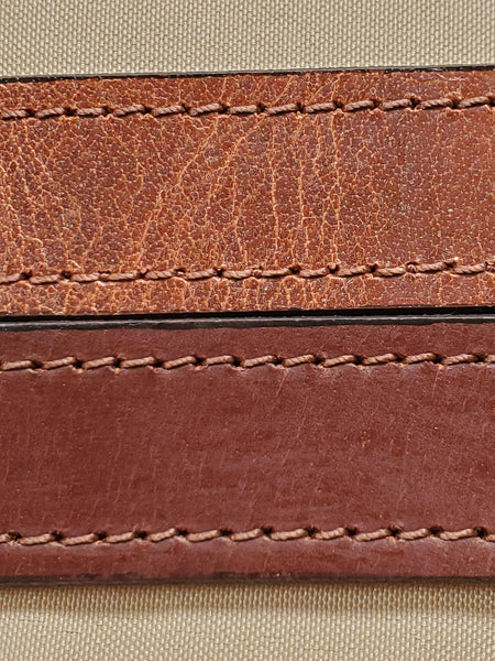 Close up of antique brown with crackle finish on top, standard brown on bottom.